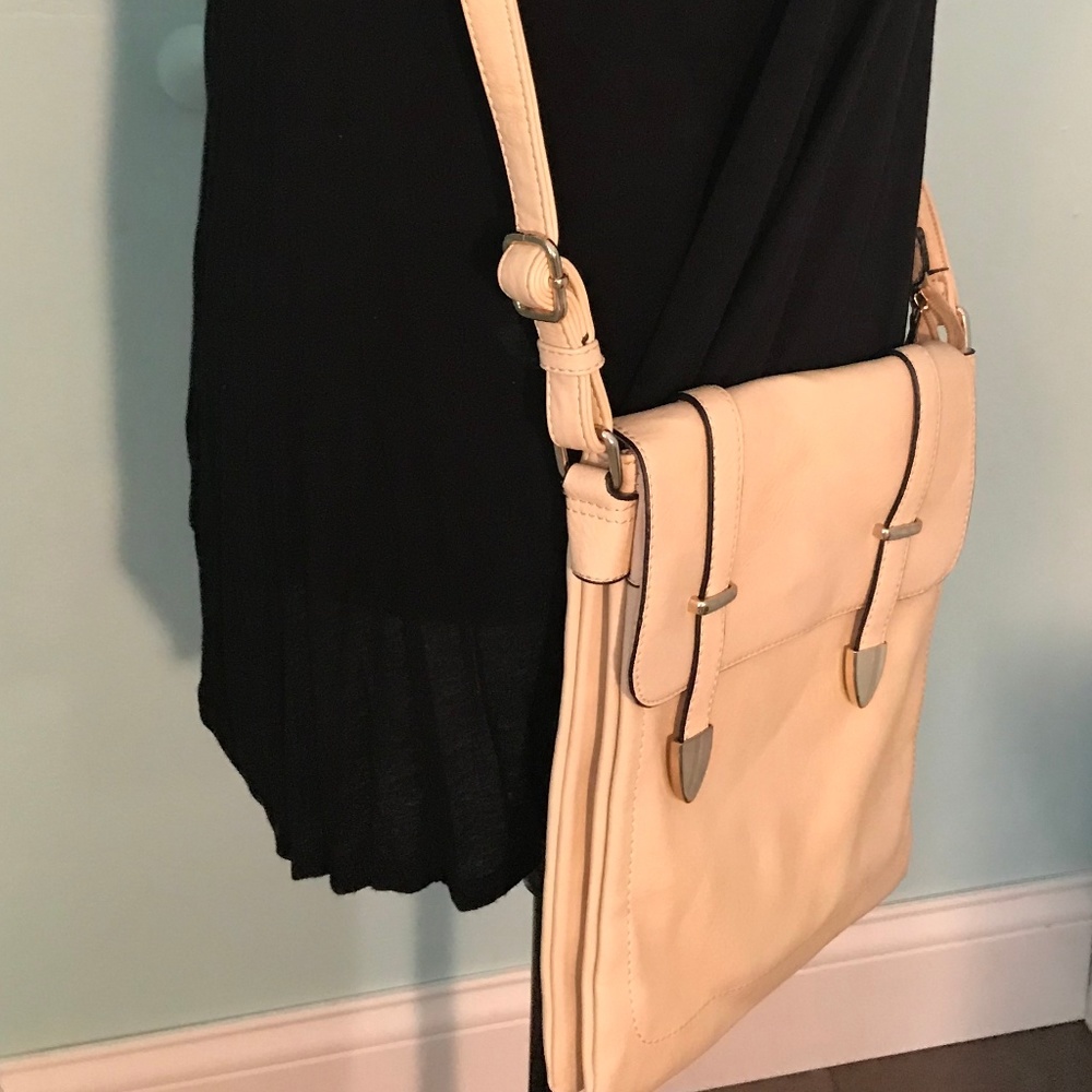 Cross body bag, no brand name, just cute bag!